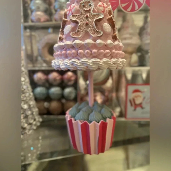 Peppermint Square Gingerbread Cupcake Tree Decoration Heavy 13.5 L size - Picture 3 of 5